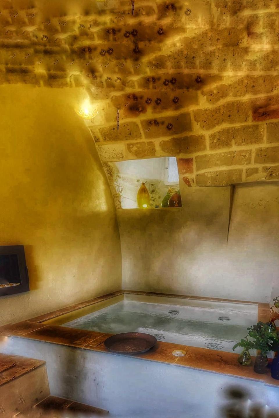 Camilla Luxury Suite Ostuni Bagian luar foto
